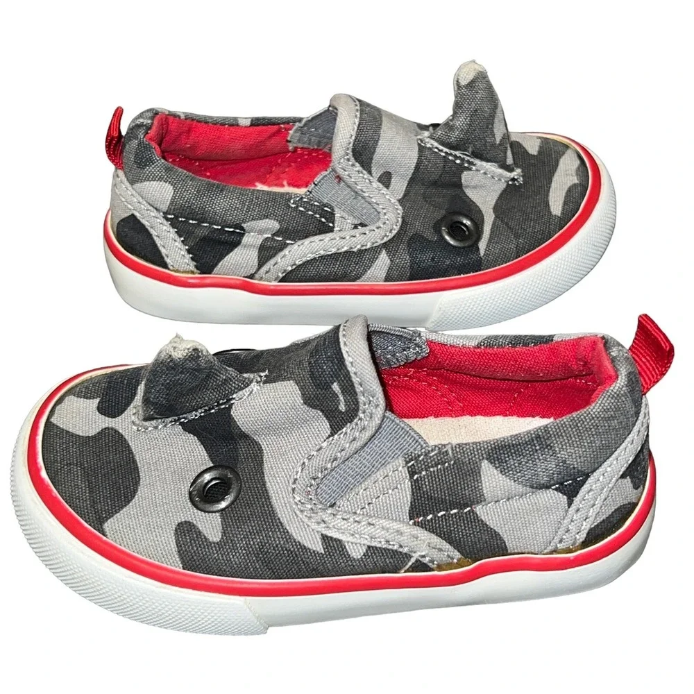 Gap‎ Grey Area Camo Print Shark Shoes Sneakers Toddler 5 Gray Red Slip On